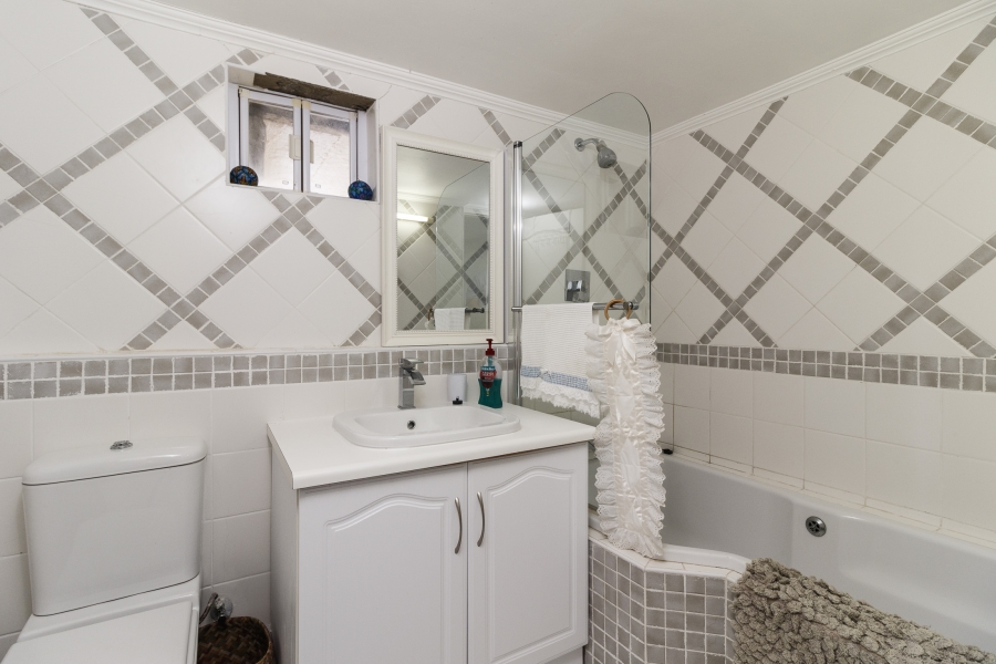 6 Bedroom Property for Sale in West Bank Eastern Cape